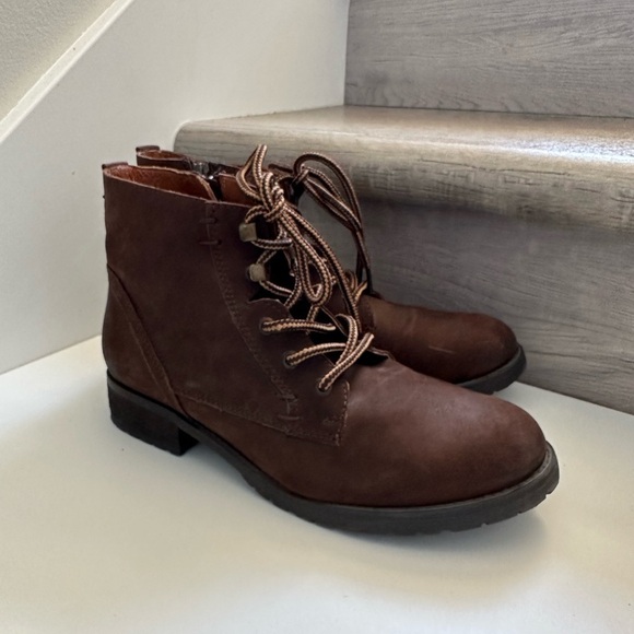 Steve Madden Gobbin Brown
Leather Ankle Boots size 10 - Picture 1 of 5